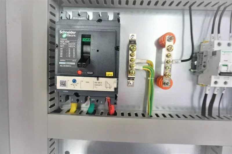 ตู้ควบคุมไฟฟ้ากลางแจ้ง อุปกรณ์ - Outdoor Power Distribution Board บทวิจารณ์และราคา
